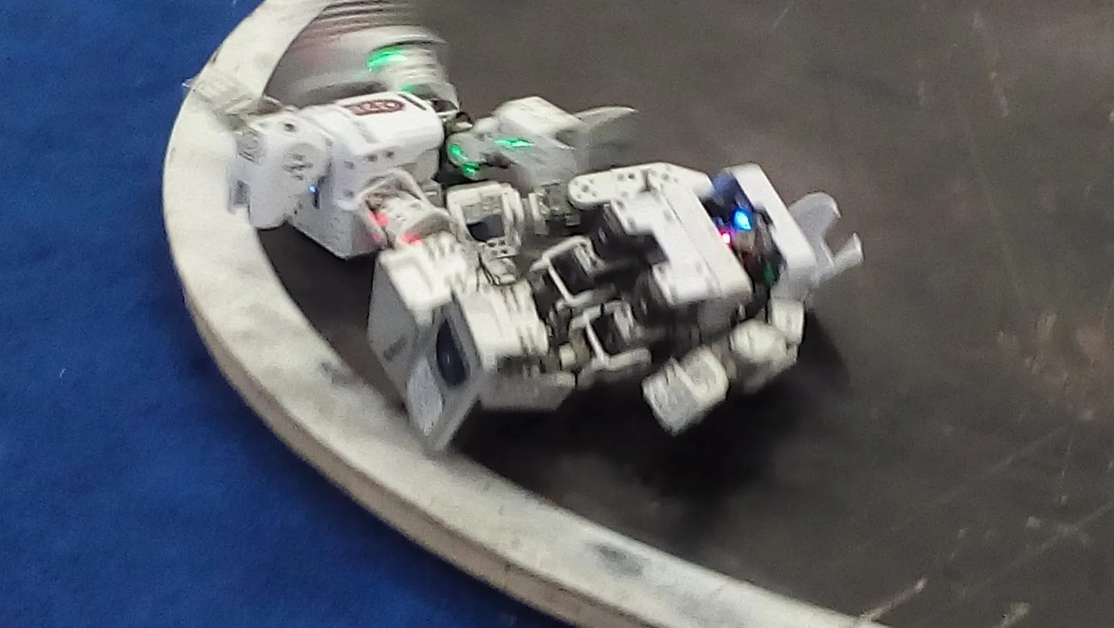 Forcejeo entre dos robots sumo